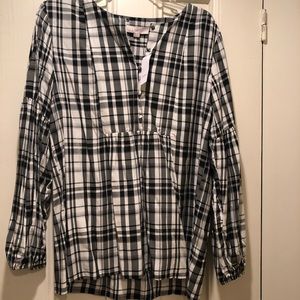 NWT- LOFT black and white cotton blend top.  Med.